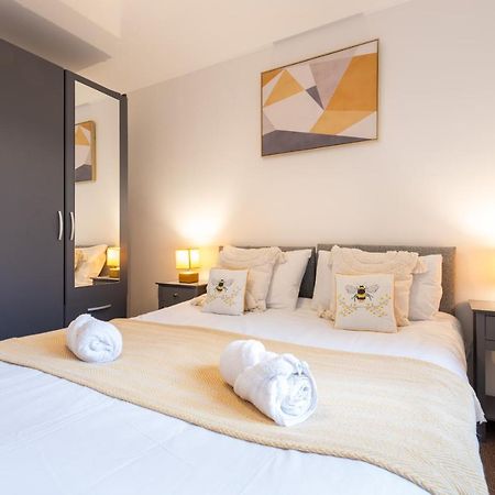 Parking - Spacious - Smart Tv - Self Checkin - Garden - King Дербі Екстер'єр фото