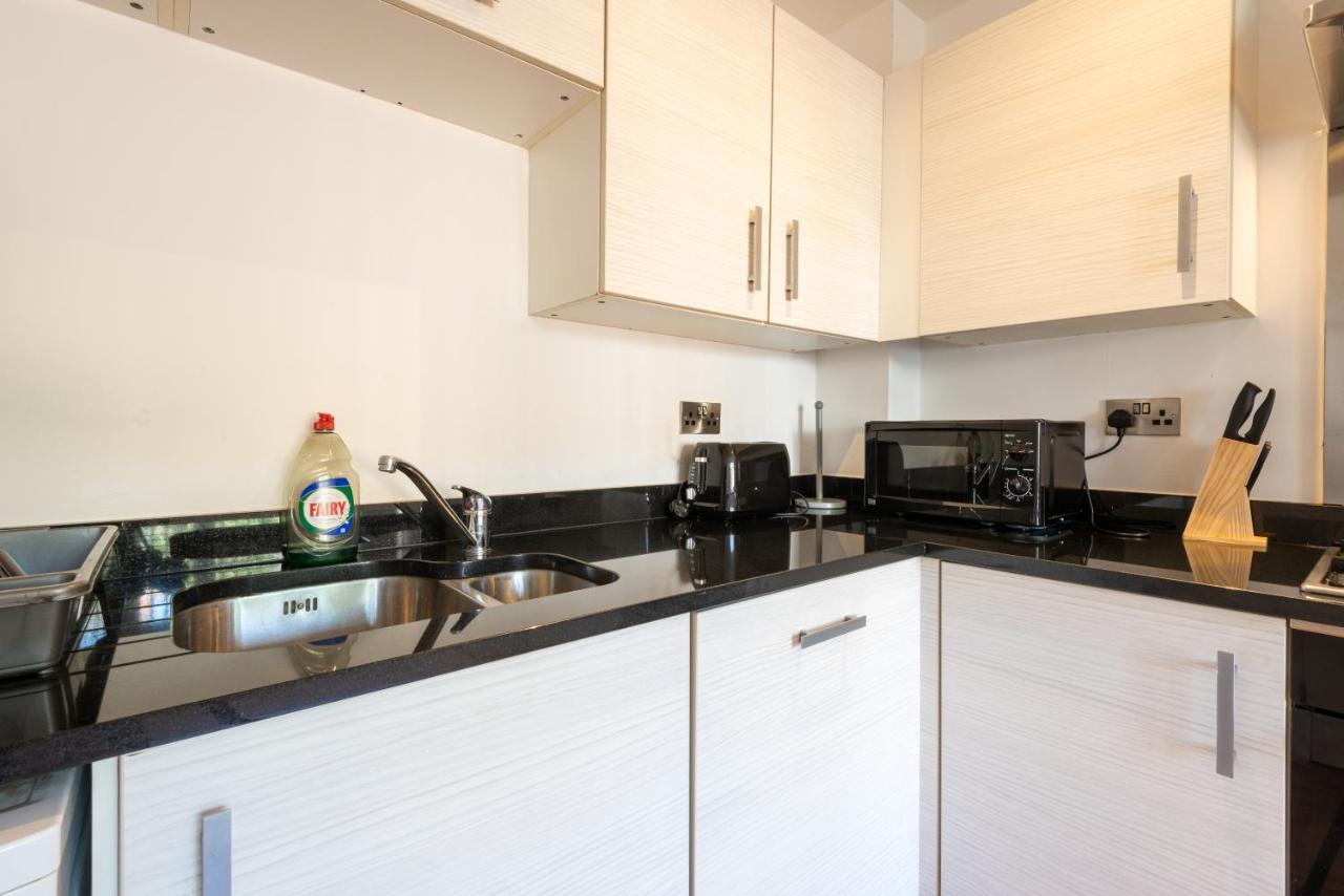 Parking - Spacious - Smart Tv - Self Checkin - Garden - King Дербі Екстер'єр фото